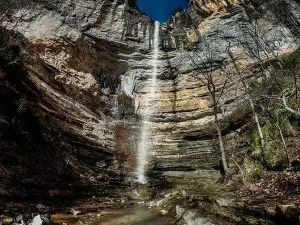 Hemmed-In Hollow Falls