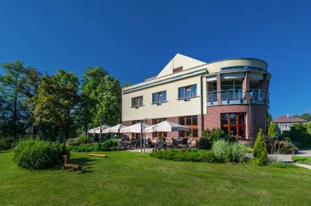 April Hotel Panorama