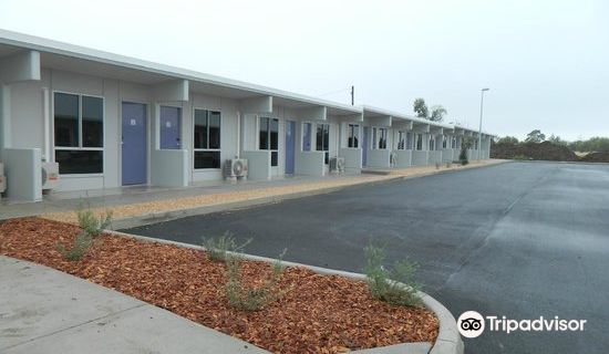 Dooleys Tavern and Motel Capella Отели в г. Эмеролд