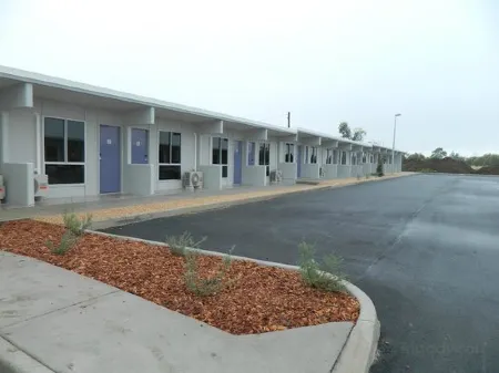 Dooleys Tavern and Motel Capella Отели в г. Эмеролд