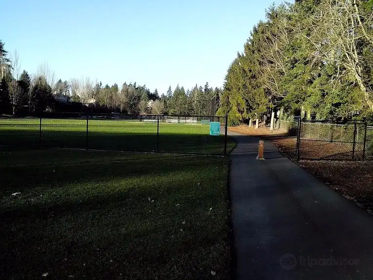 Отели рядом с достопримечательностью «Hidden Valley Sports Park»