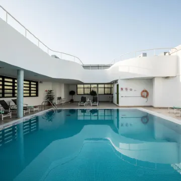 Holiday Inn ABU DHABI by IHG Hoteles cerca de Centro comercial Mushrif