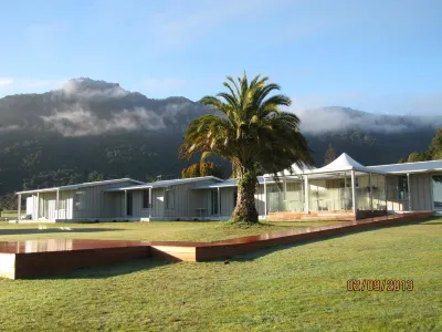 Franz Josef Oasis Hotels near Andris Apse Gallery