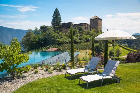 Der Waldhof Отели в г. Gargazzone