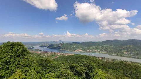 Vaci travel destination