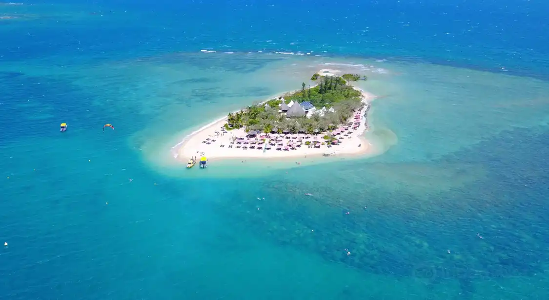 Hotels near Ile aux Canards island