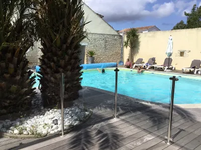 Hôtel le Square Hotels in Saint-Pierre-d'Oléron