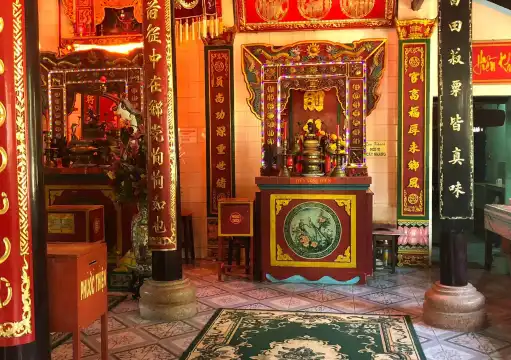 Hotels near Thang Tam Temple