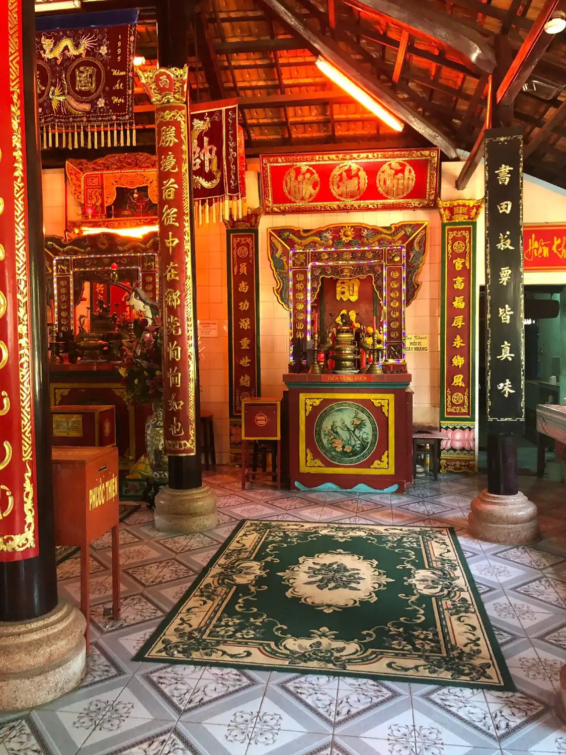 Hotels near Thang Tam Temple