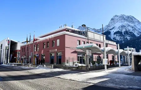 Badehotel Belvair Отели рядом с достопримечательностью «Eisweg Engadin»