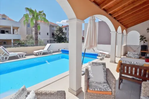 Villa Vanilla with Heated Pool Hotels in Petrčane