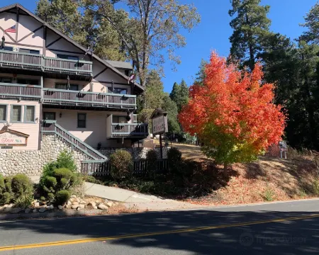 The North Shore Inn Ξενοδοχεία στην πόλη Crestline