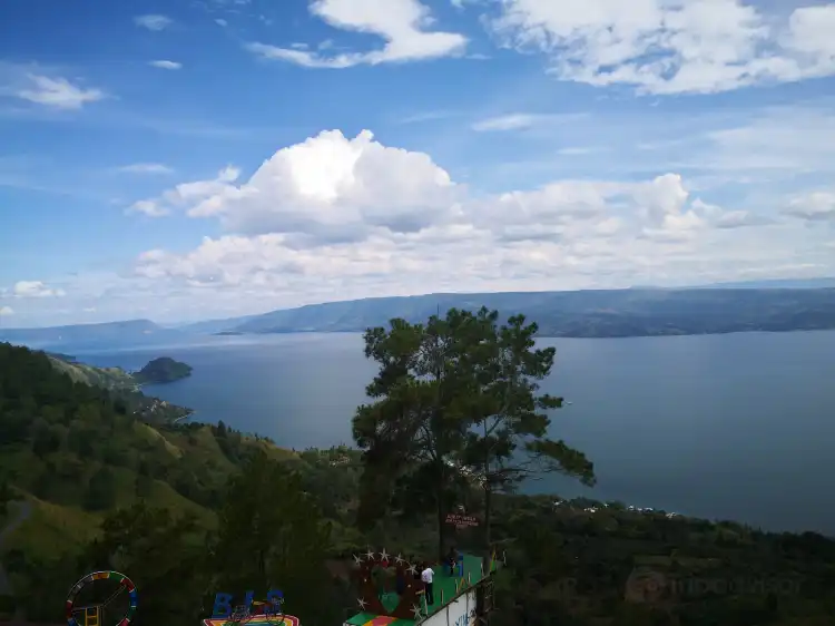 Hotels in Dolok Pardamean