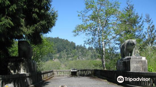 Douglas Memorial Bridge - Historical Memorial