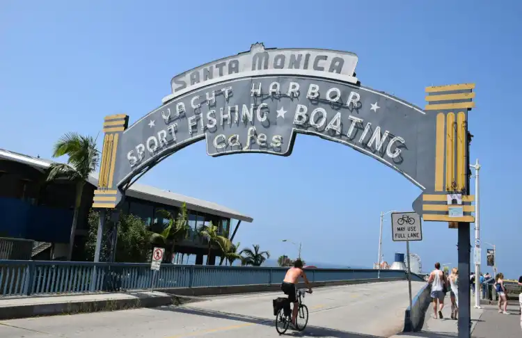 Hotels near Santa Monica Yacht Harbor Sign