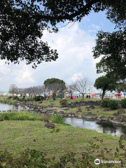 가모가와 강변 공원