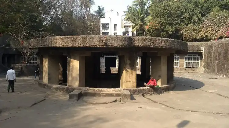 Hotels near pataleshwar cave temples