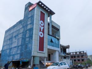 OYO Flagship 27997 Vrindavan Inn Near Lulu Mall