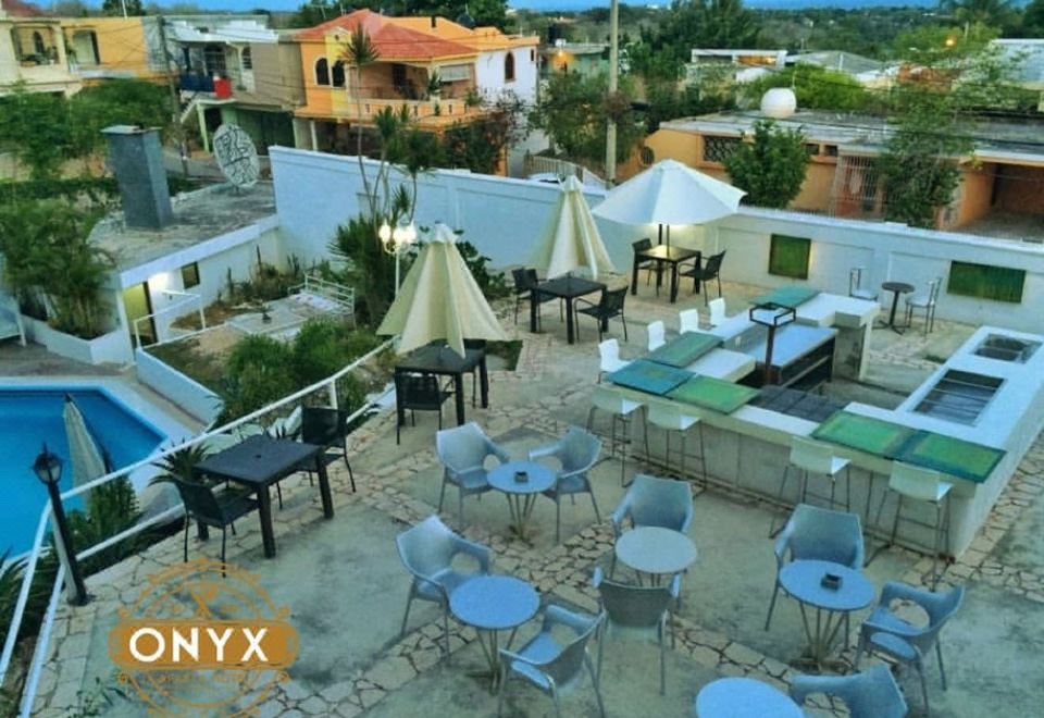 Onyx Luxury Hotel - Housity