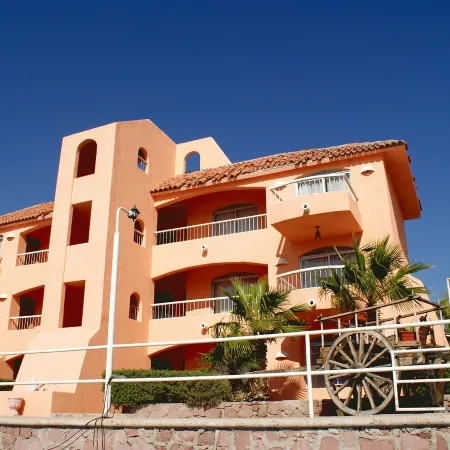 Club Cantamar Beach Hotel & Marina