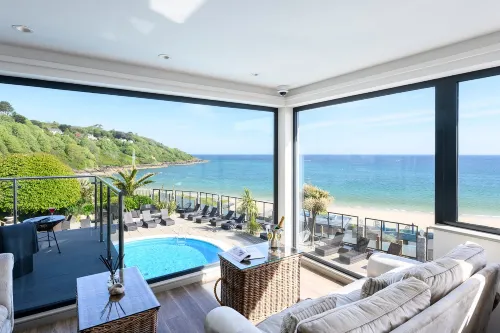 Carbis Bay and Spa Hotel - bar