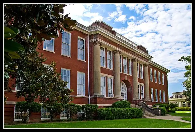 Hotels near Trinity Episcopal Church
