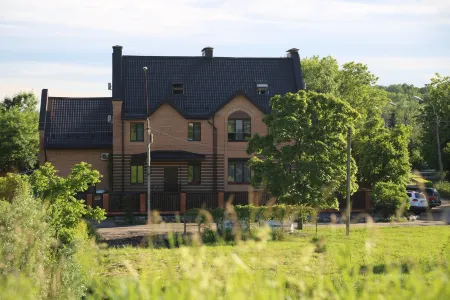 Три Кота Гостевой Дом Отели рядом с достопримечательностью «Николо-Дворищенский собор»