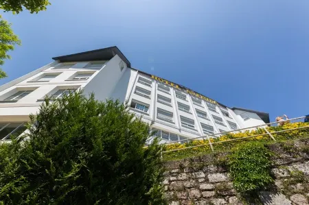 Hotel Avenida Отели в г. Сан-Себастьян