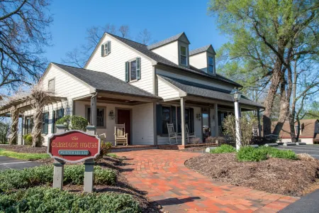 Bird-in-Hand Village Inn & Suites Отели в г. Ланкастер