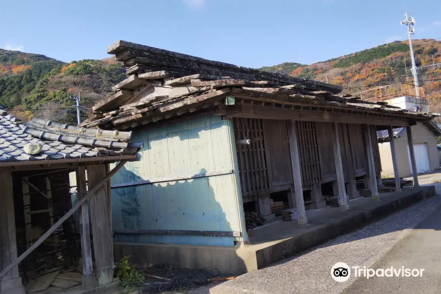 椎根の石屋根