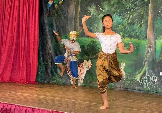 Hotels near Champey Academy of Arts