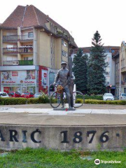 Ivan Sarić Monument