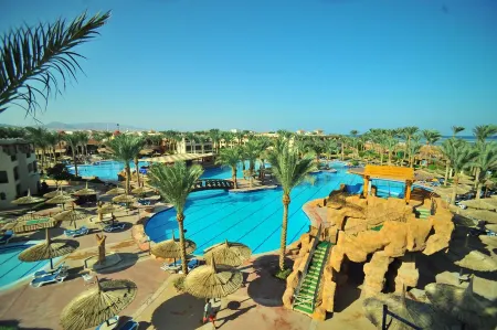 Sea Beach Aqua Park Resort Отели рядом с достопримечательностью «Бей- Набк»