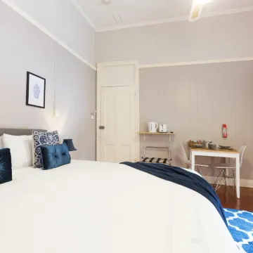 99 Kirkland Bed & Breakfast - Housity