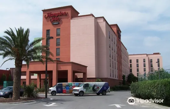 希爾頓薩爾蒂洛佐娜機場歡朋酒店