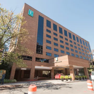 Embassy Suites by Hilton Washington DC Georgetown Отели рядом с достопримечательностью «Коллекция Филлипс»