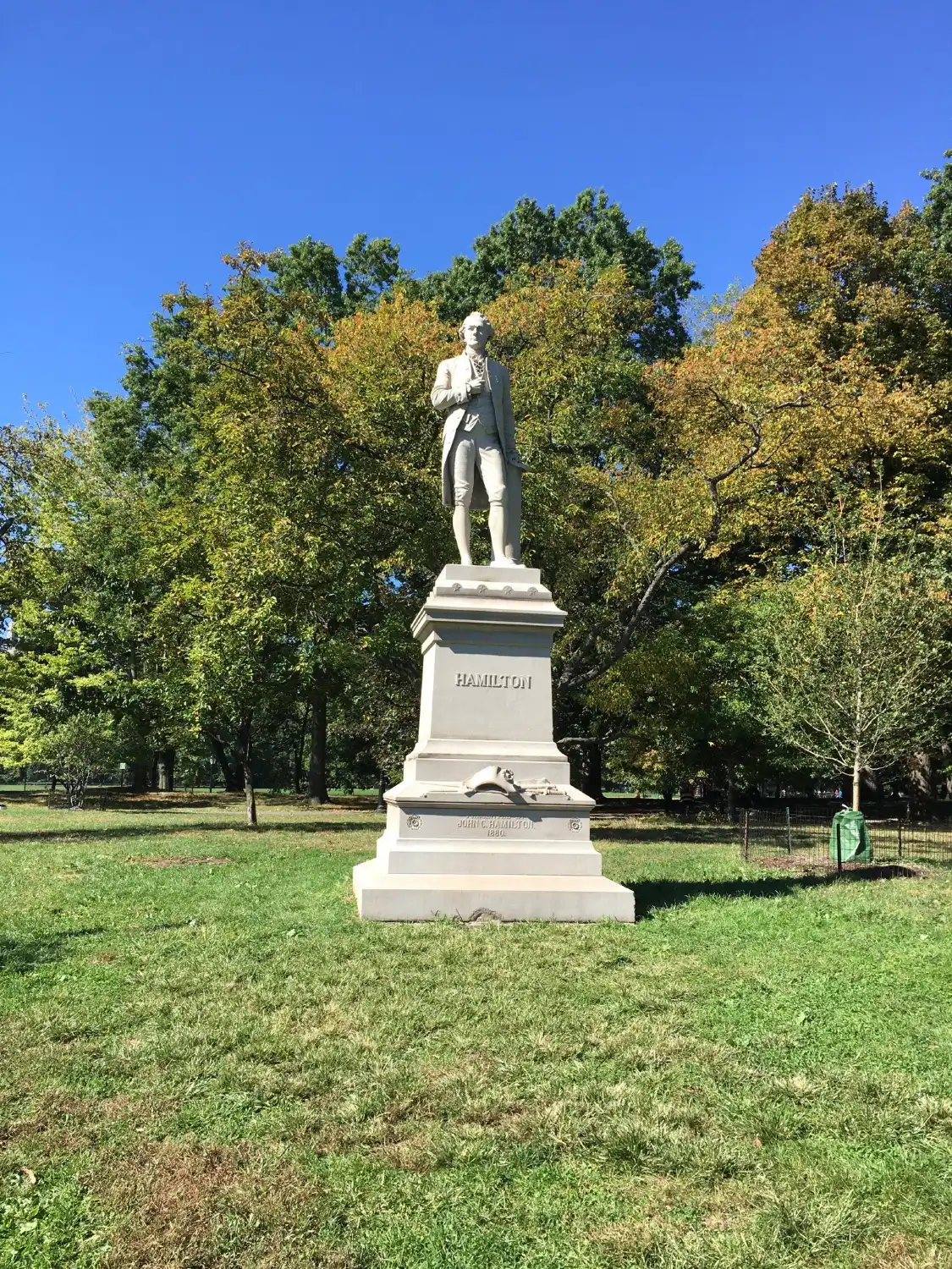 Alexander Hamilton Statue 주변 호텔