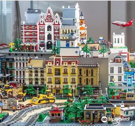 Выставка-музей моделей из кубиков Лего