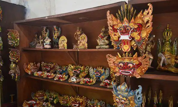 Hotels near Wayan's Shop