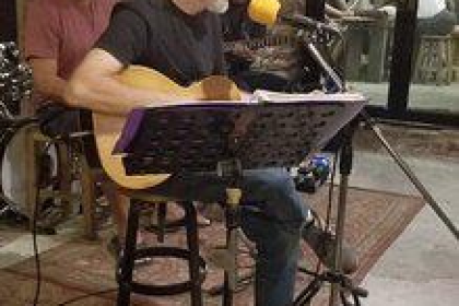 Thapae East - live music bar