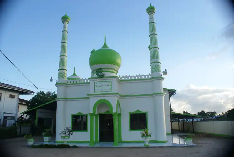 Hotel dekat Ahmadiyya Muslim Nasir Mosque