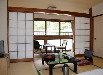 유모토 호텔 미노부