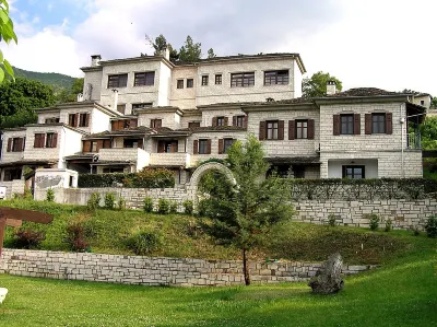 Hotel Taxiarches فنادق في Kentriko Zagori