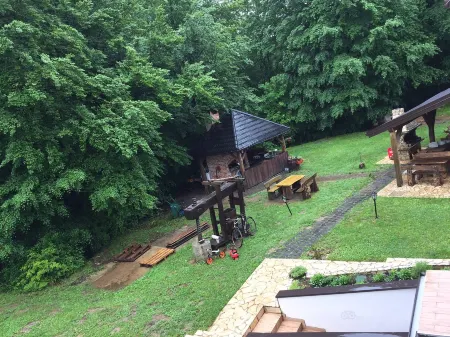 B&B Plitvica Lodge Отели в г. Poljanak