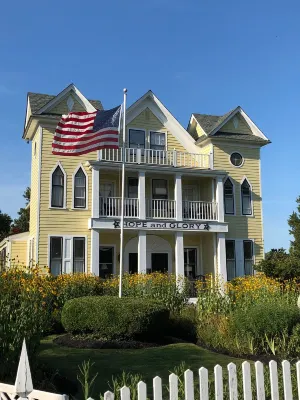 Hope and Glory Inn and Vineyard Hotels near Steamboat Era Museum