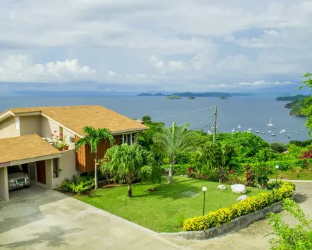 Bahia Pez Vela Resort Hotels in Coco