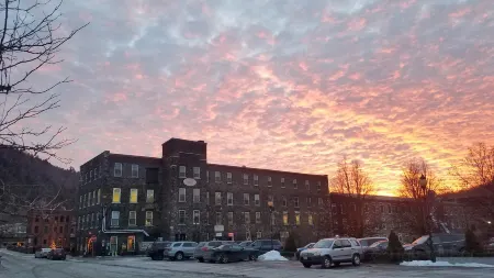 The Inn at Stone Mill Отели в г. Херкимер