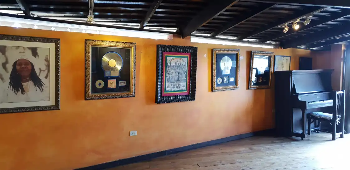 Hotels near Bob Marley Statue