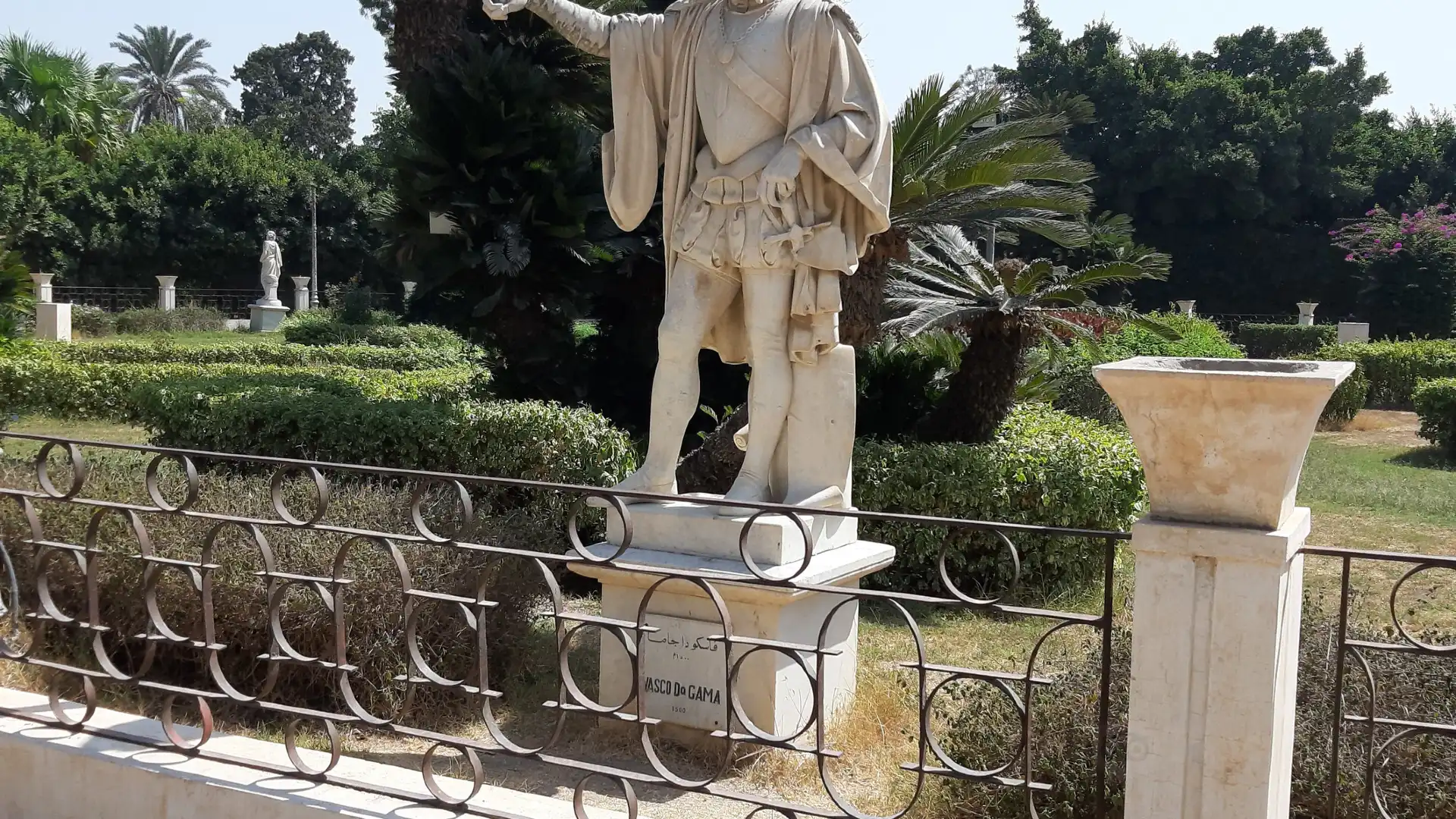 Hotels near Antoniades Gardens