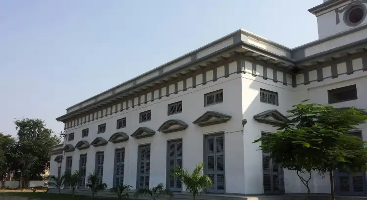 鄰近St. George's Cathedral的酒店